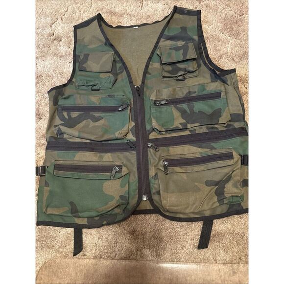 Camouflage Hunting Vest Medium - Picture 1 of 5